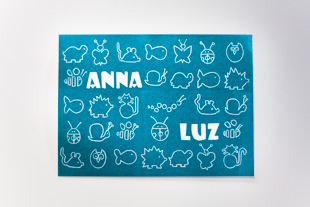 een geboortekaartje voor de tweeling Anna en Luz, appelblauwzeegroen met lieve diertjes