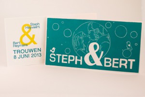 Een voorkant en achterkant van de trouwuitnodiging op maat van Steph en Bert.