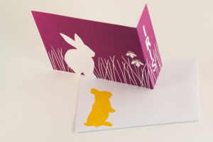Enveloppe met silhouette van een konijntje